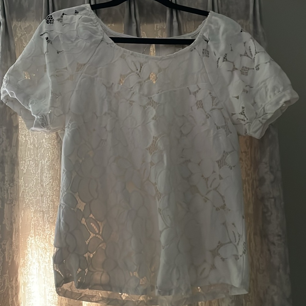 Beautiful lace top Sz M